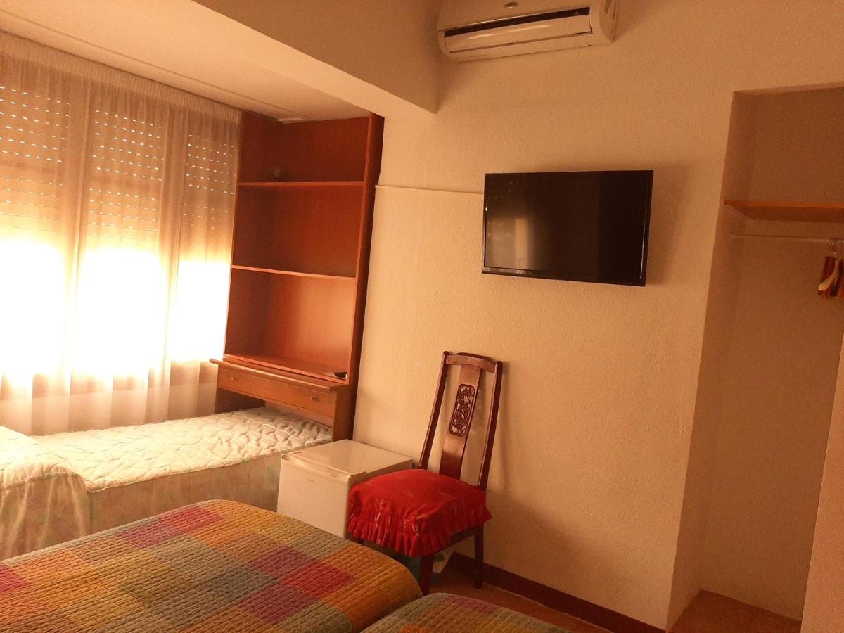 קמברילס Hostal Platja מראה חיצוני תמונה