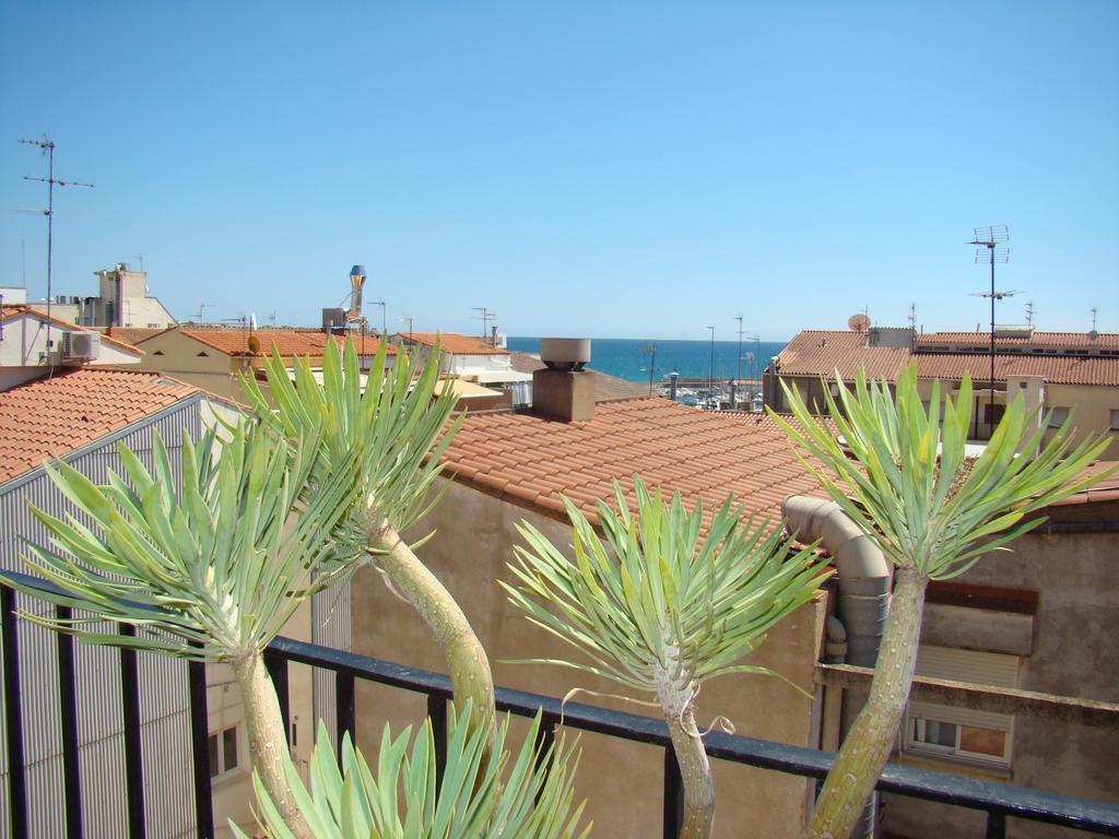 קמברילס Hostal Platja מראה חיצוני תמונה