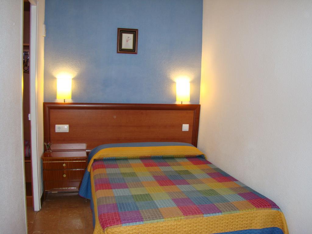 קמברילס Hostal Platja חדר תמונה