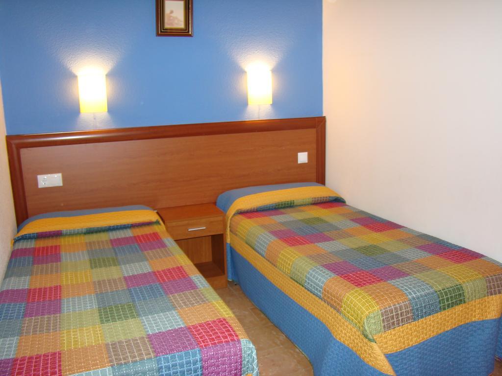 קמברילס Hostal Platja מראה חיצוני תמונה