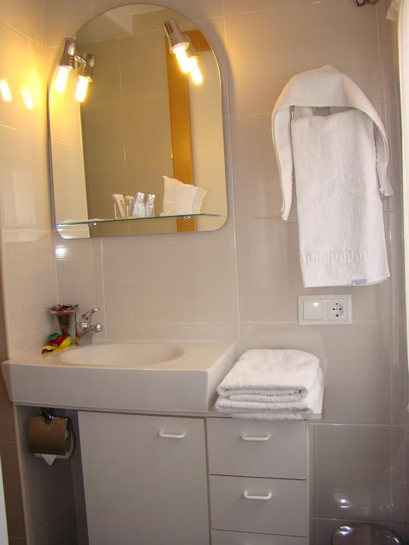 קמברילס Hostal Platja מראה חיצוני תמונה