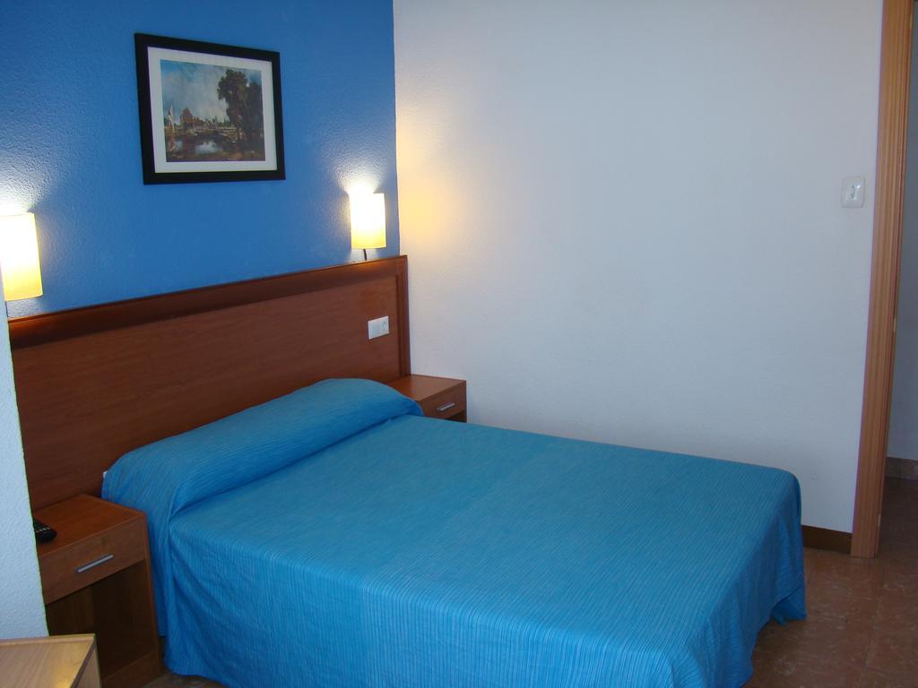 קמברילס Hostal Platja מראה חיצוני תמונה