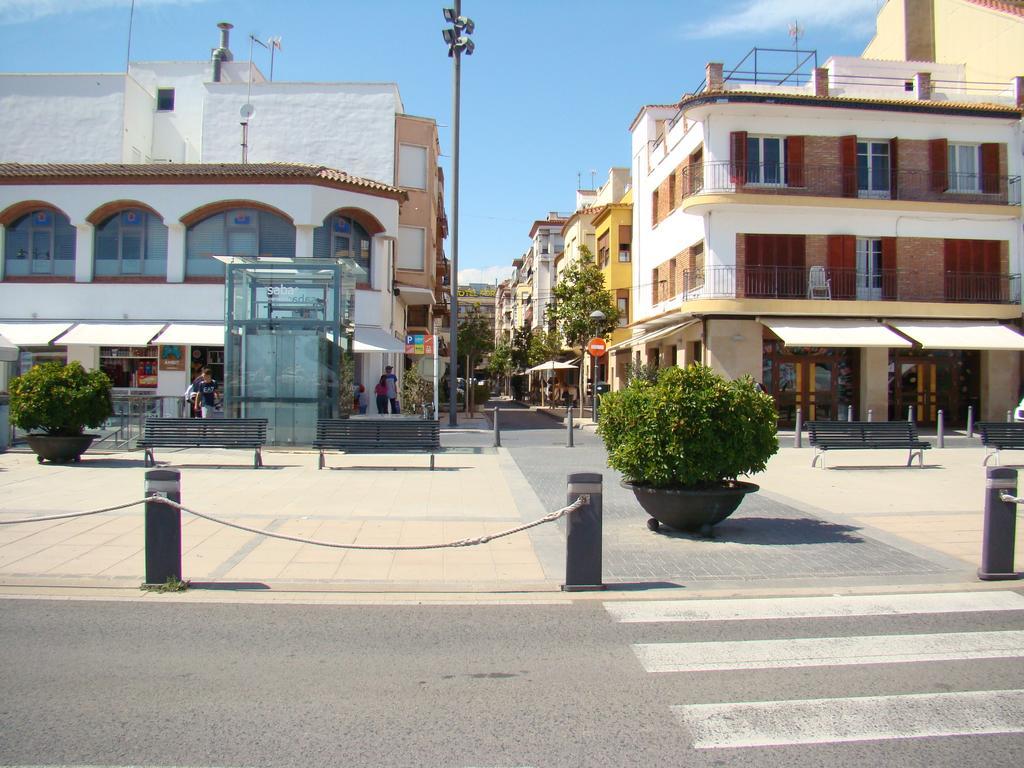 קמברילס Hostal Platja מראה חיצוני תמונה