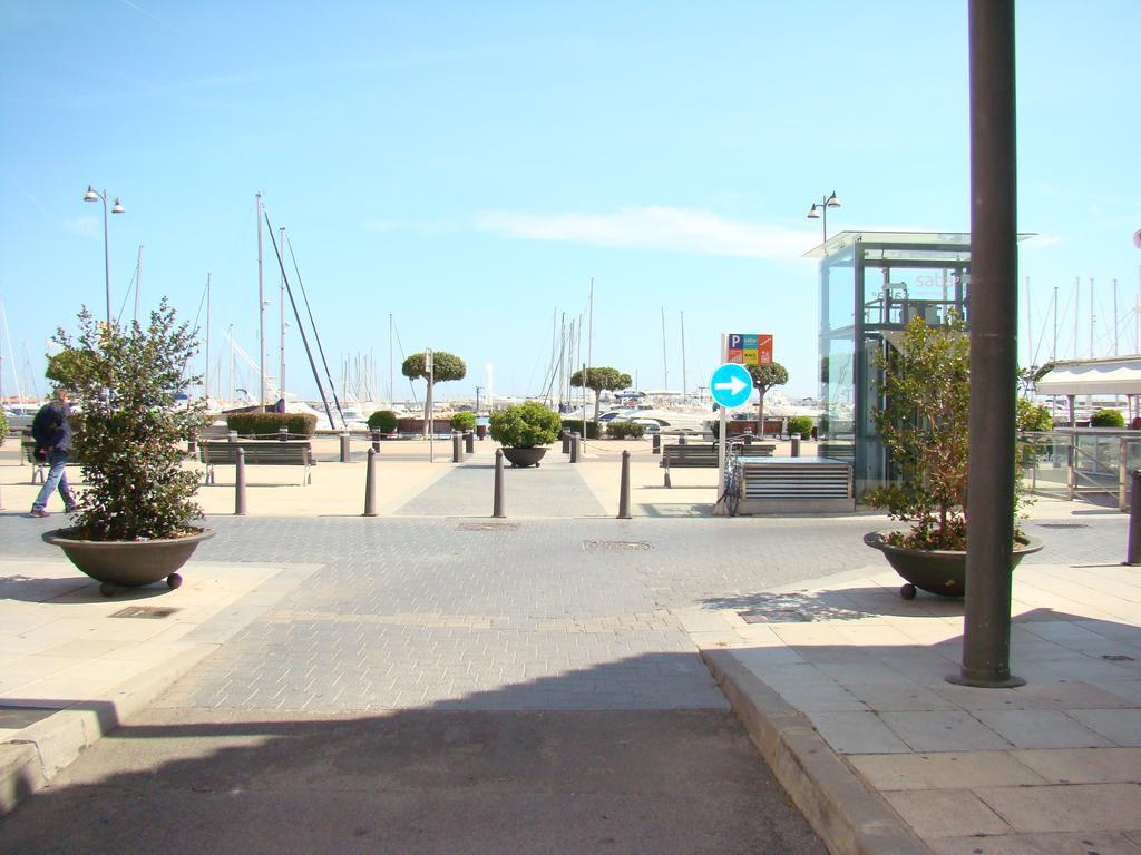 קמברילס Hostal Platja מראה חיצוני תמונה