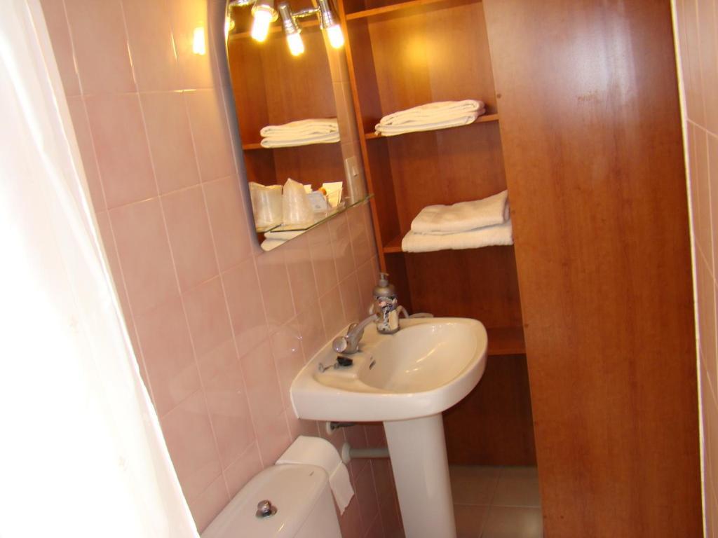 קמברילס Hostal Platja מראה חיצוני תמונה