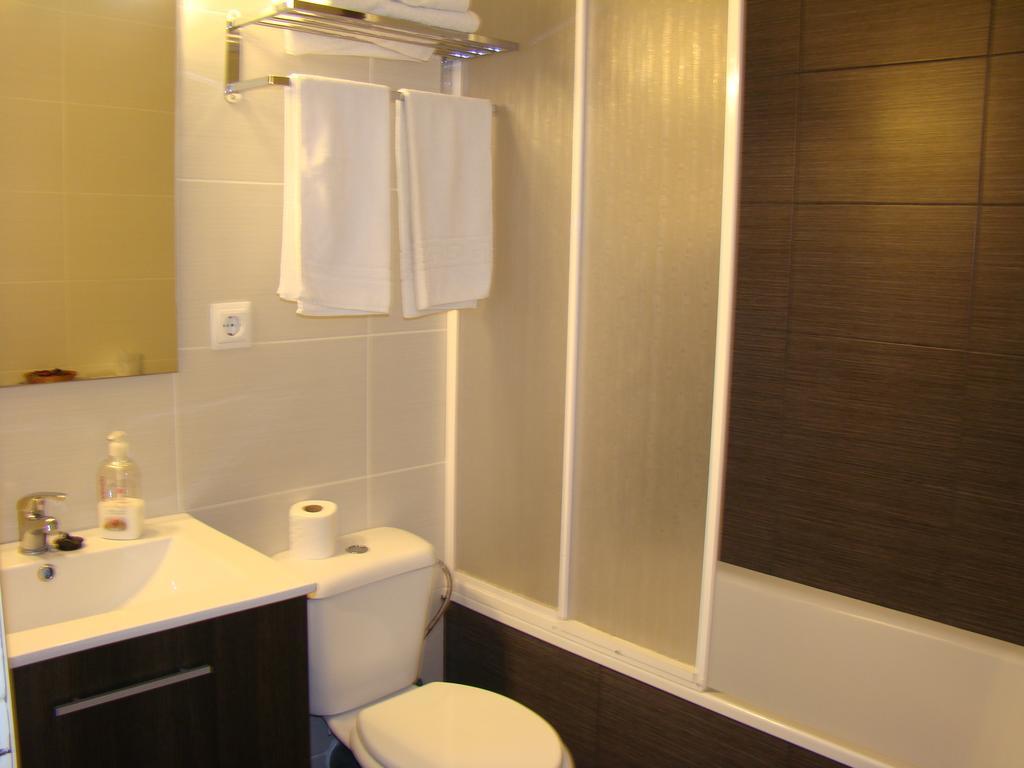 קמברילס Hostal Platja מראה חיצוני תמונה