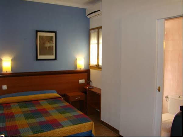 קמברילס Hostal Platja מראה חיצוני תמונה