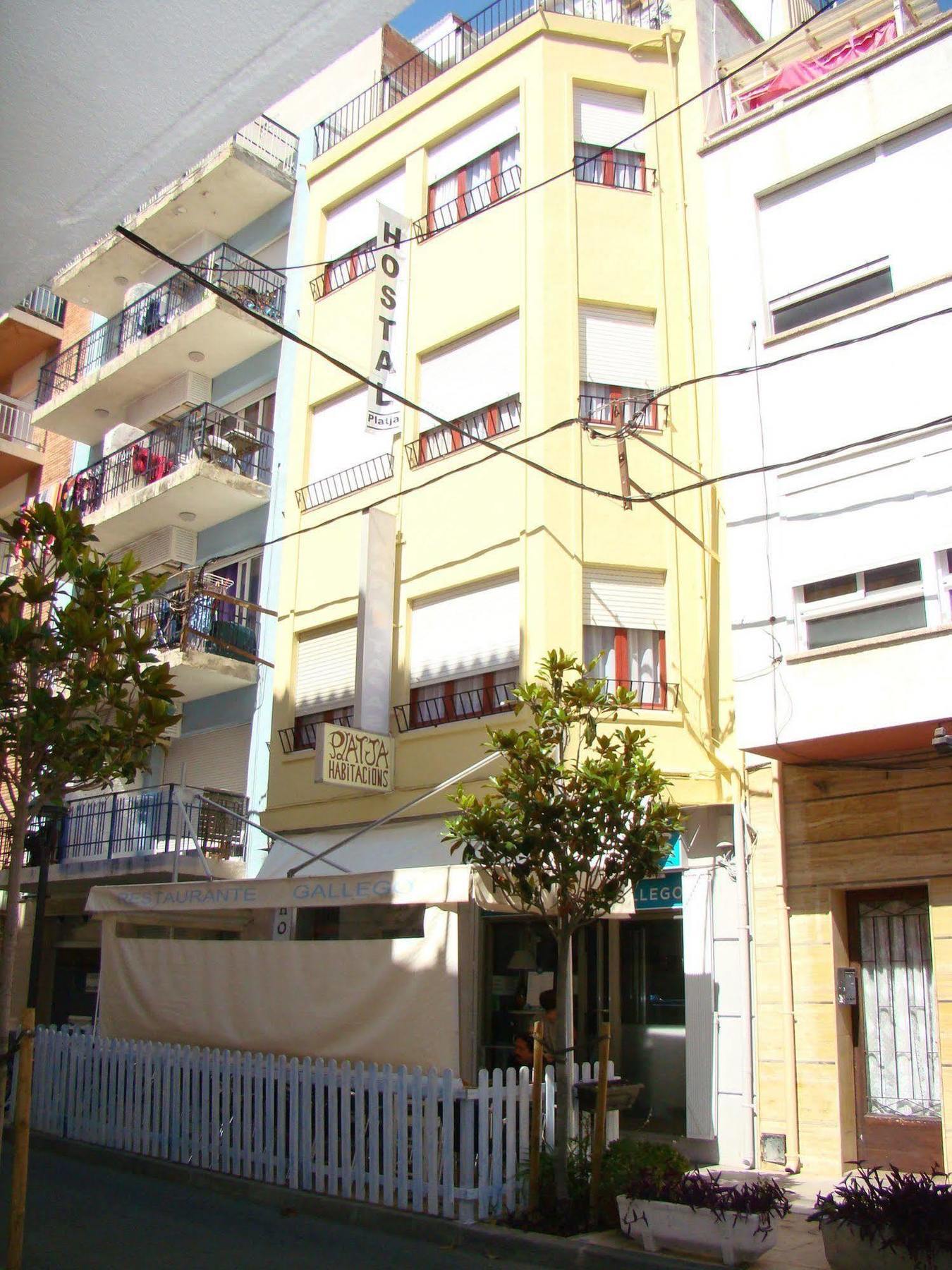 קמברילס Hostal Platja מראה חיצוני תמונה
