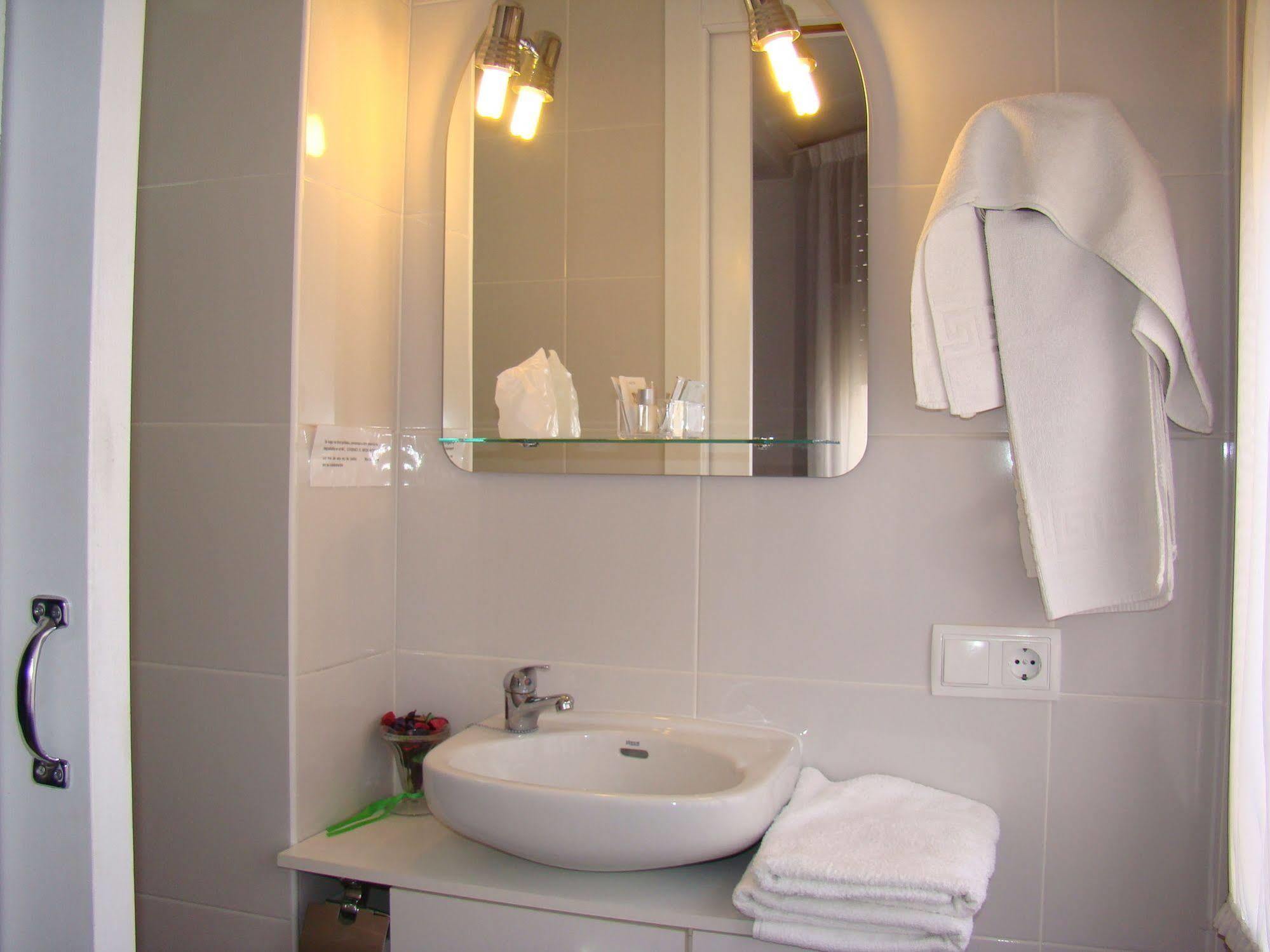קמברילס Hostal Platja מראה חיצוני תמונה