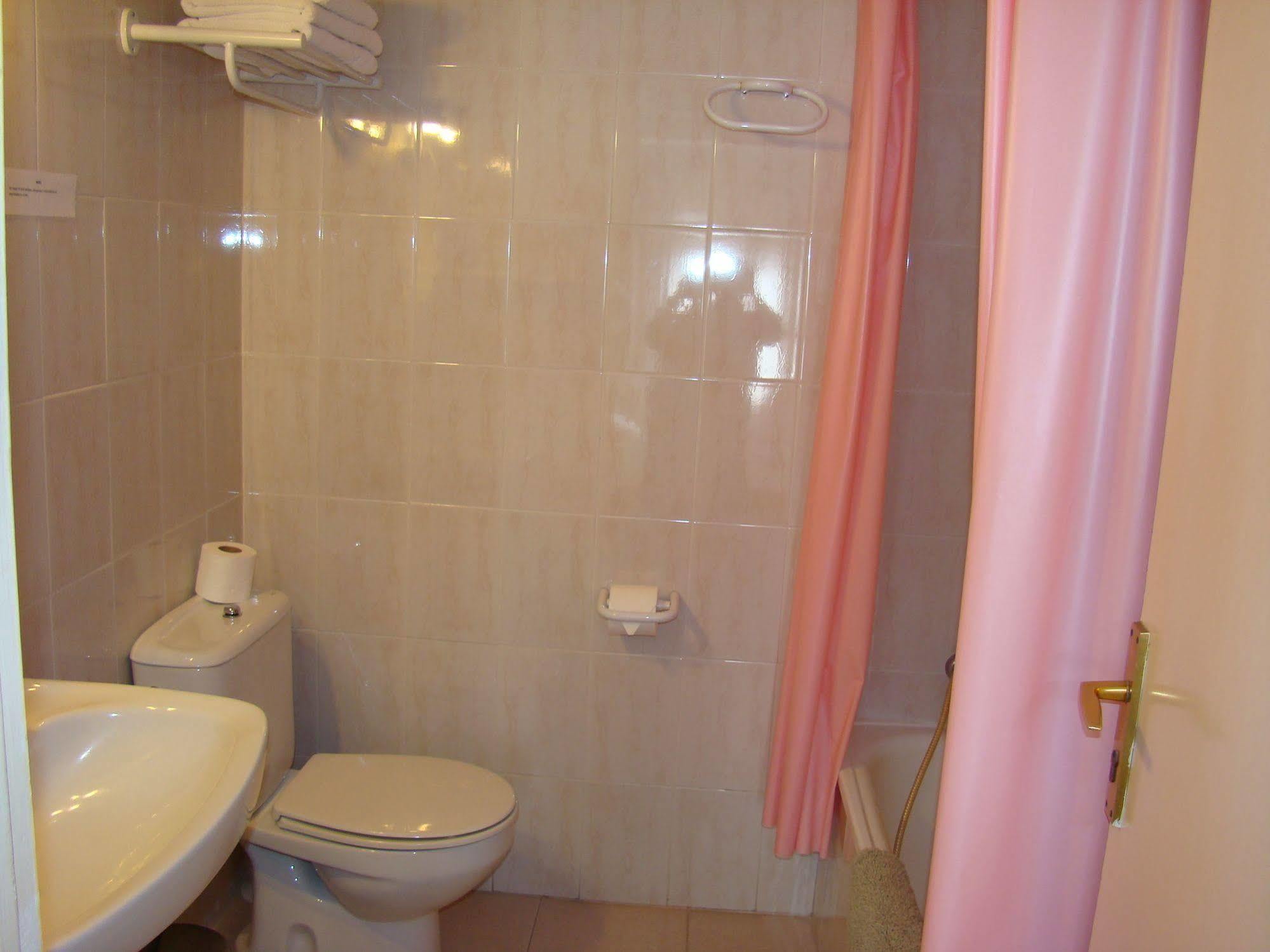 קמברילס Hostal Platja מראה חיצוני תמונה
