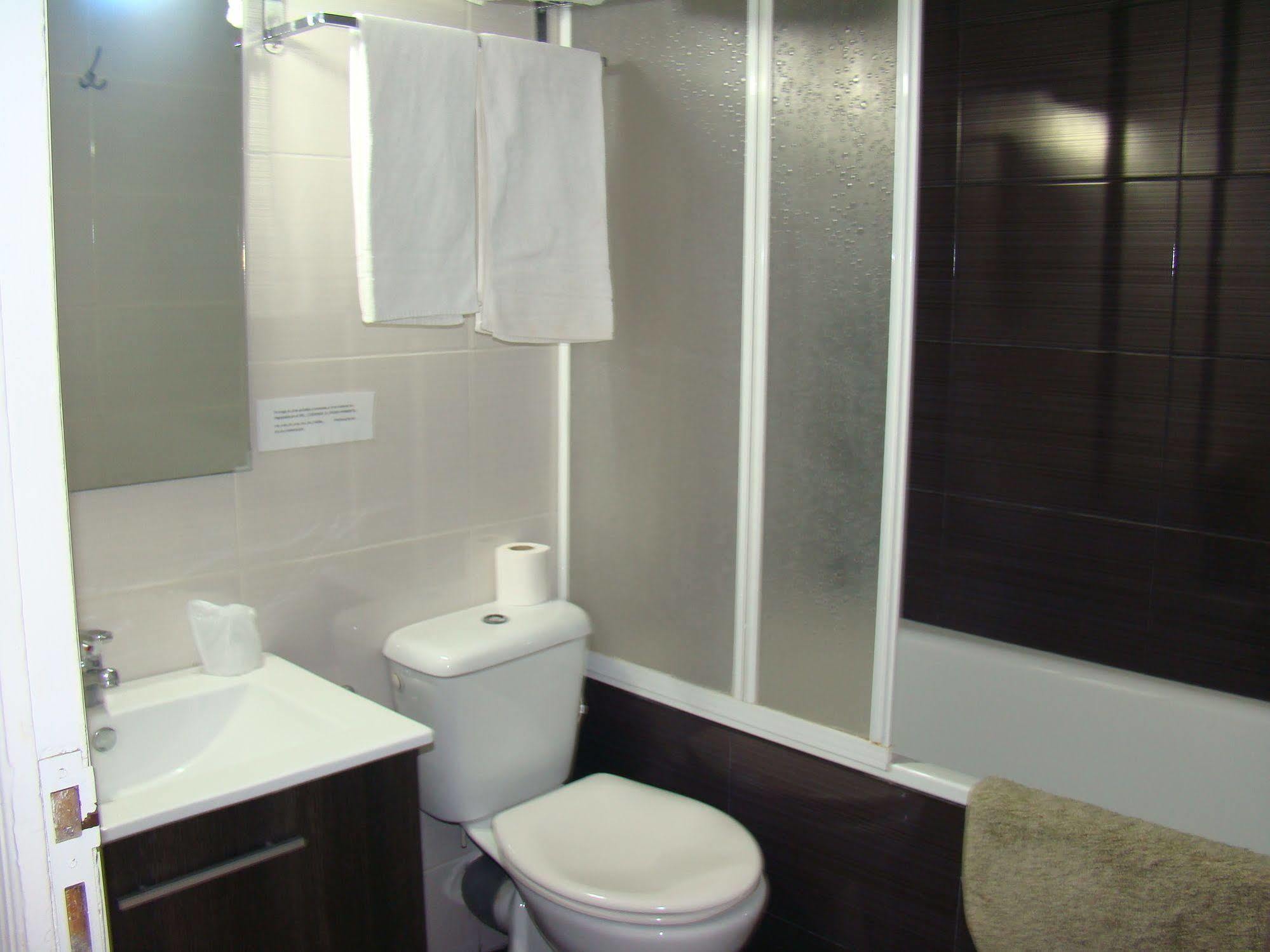קמברילס Hostal Platja מראה חיצוני תמונה