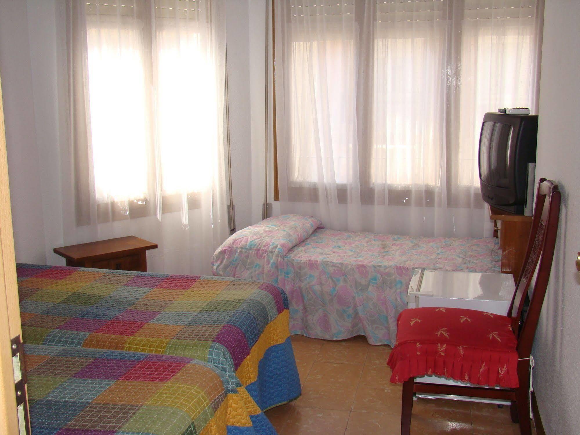 קמברילס Hostal Platja מראה חיצוני תמונה