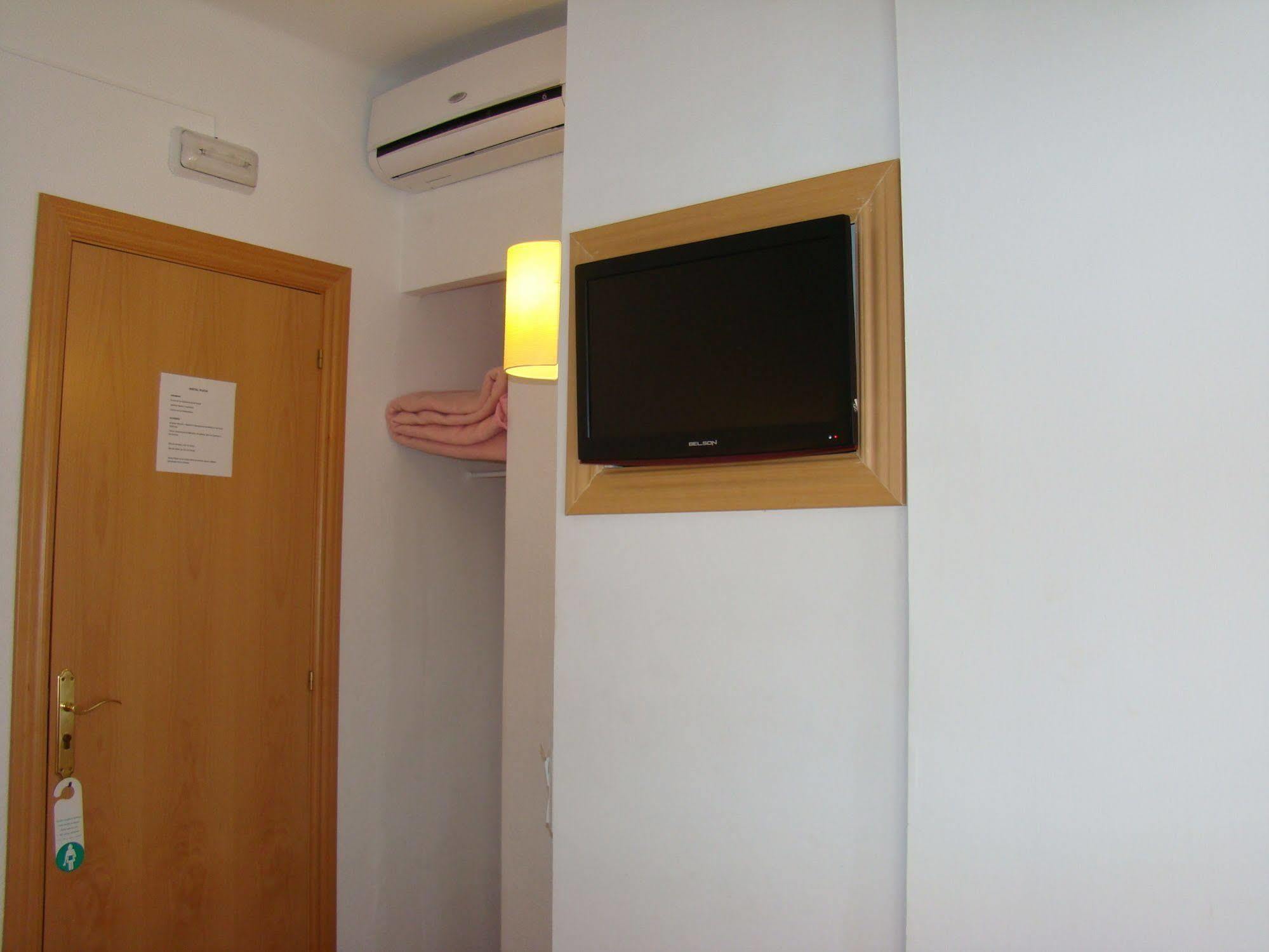 קמברילס Hostal Platja מראה חיצוני תמונה