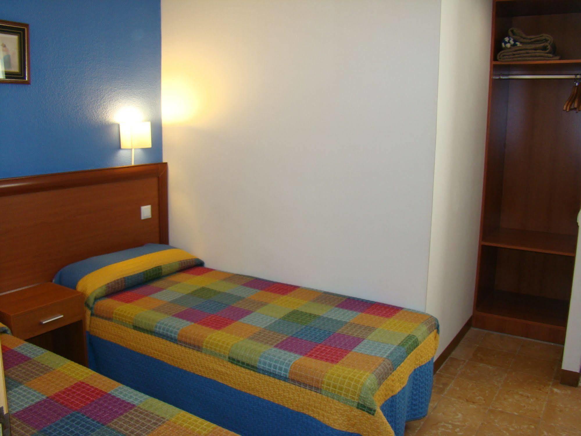 קמברילס Hostal Platja מראה חיצוני תמונה