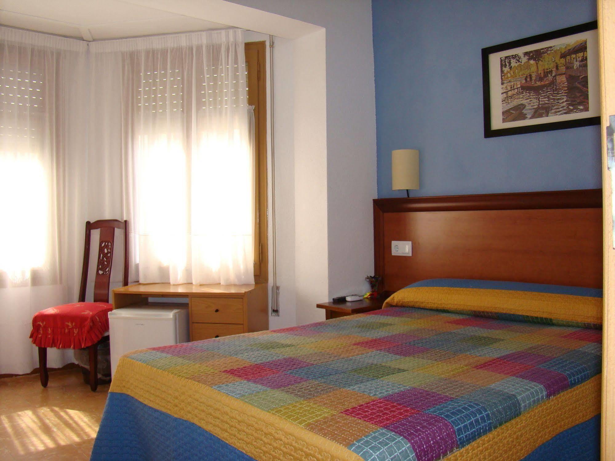 קמברילס Hostal Platja מראה חיצוני תמונה