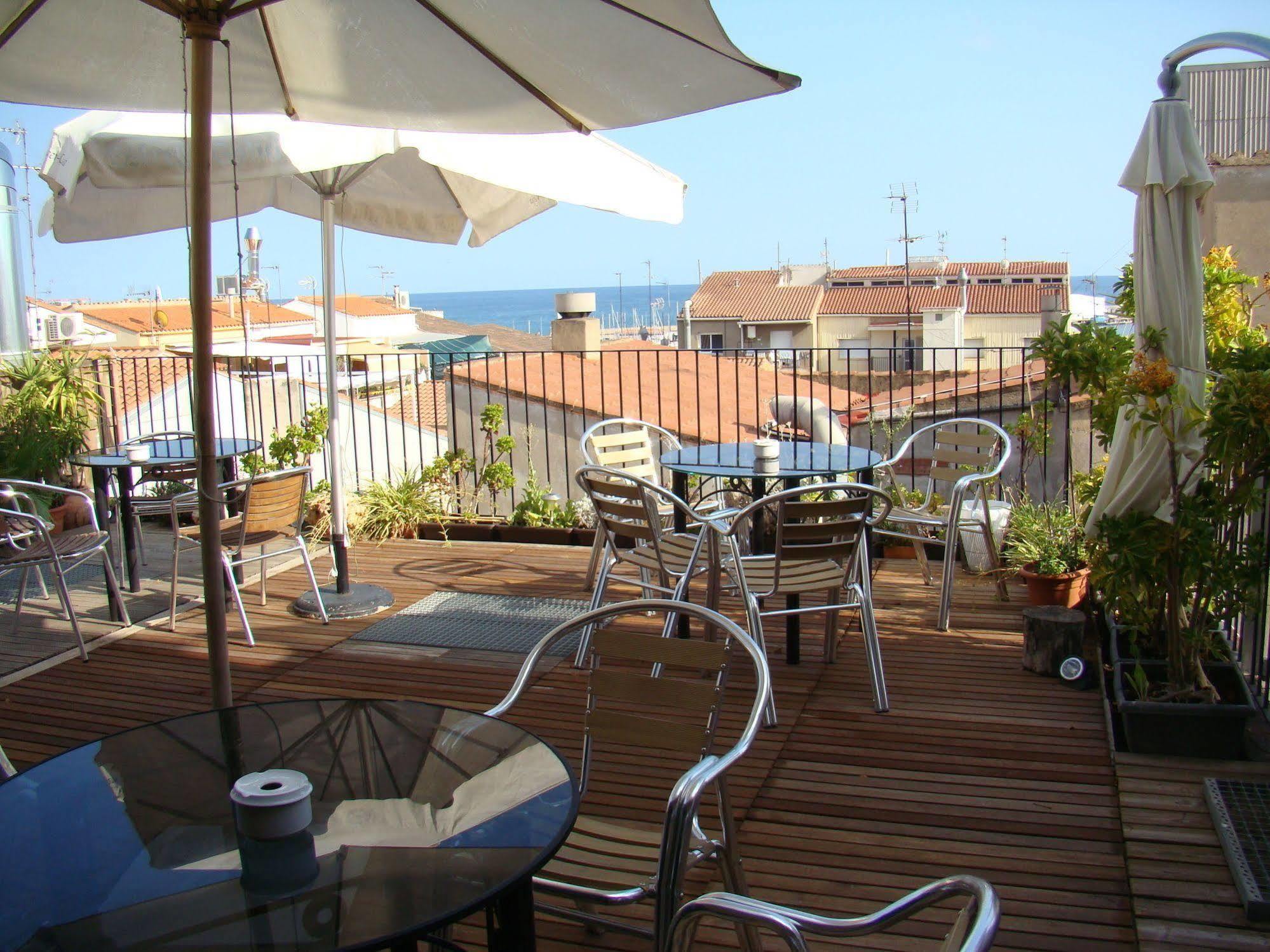 קמברילס Hostal Platja מראה חיצוני תמונה