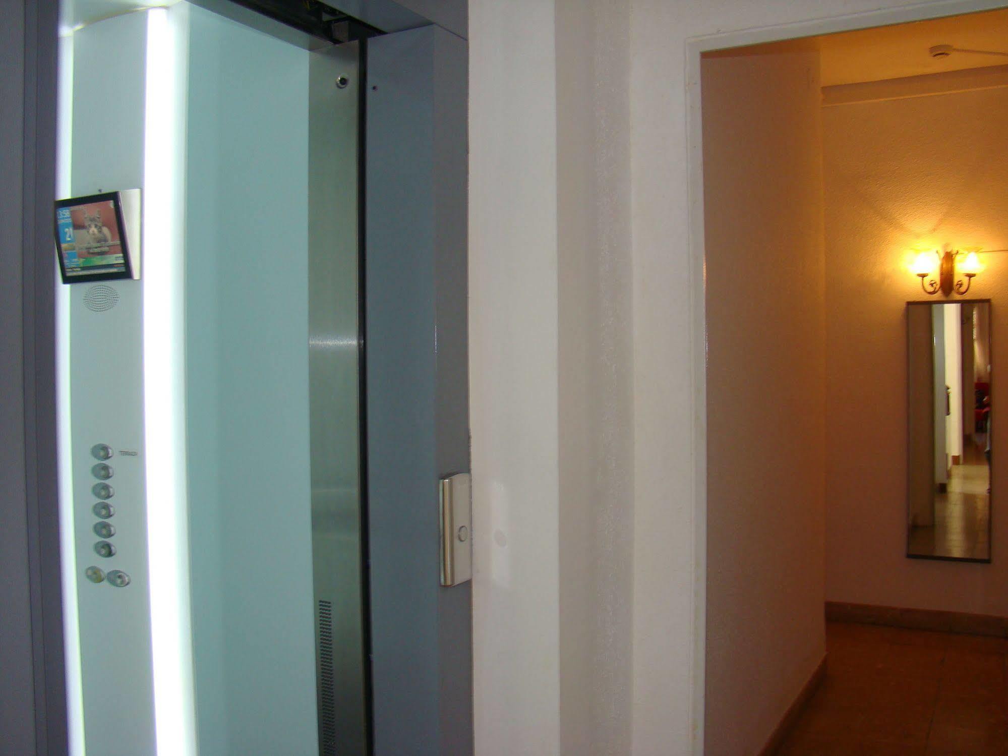 קמברילס Hostal Platja מראה חיצוני תמונה